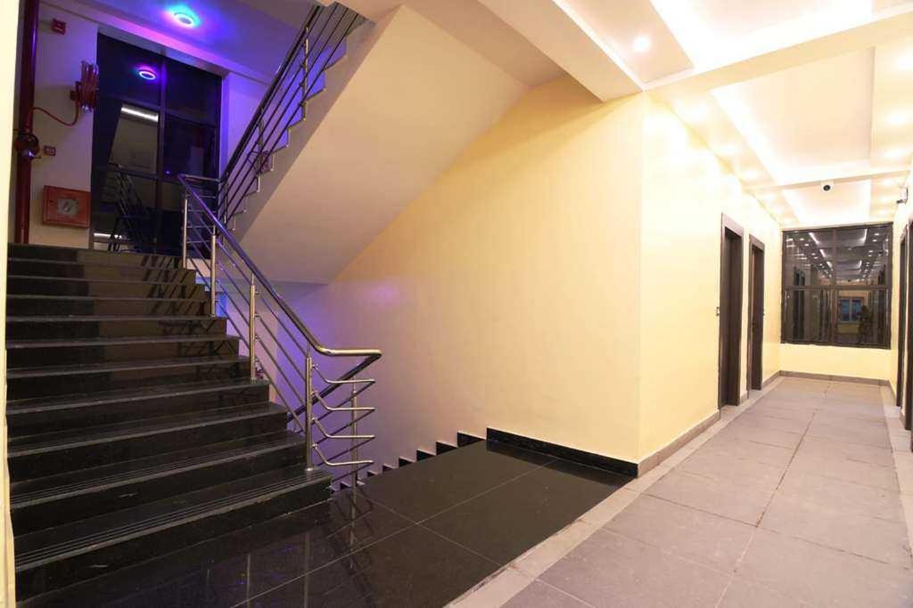 Super Townhouse Oak Bulbuli Neer Hotel Kolkata Ngoại thất bức ảnh