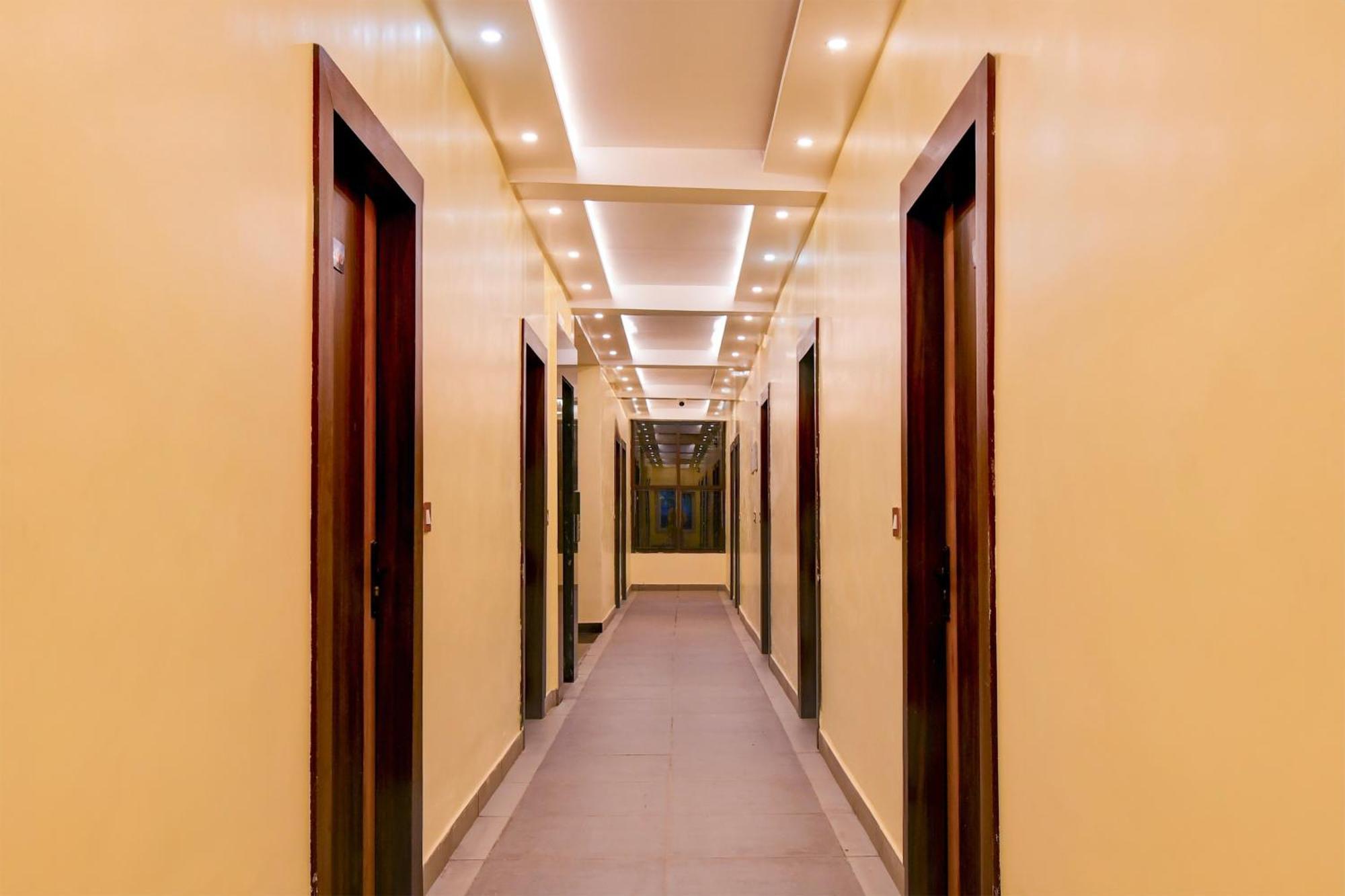 Super Townhouse Oak Bulbuli Neer Hotel Kolkata Ngoại thất bức ảnh