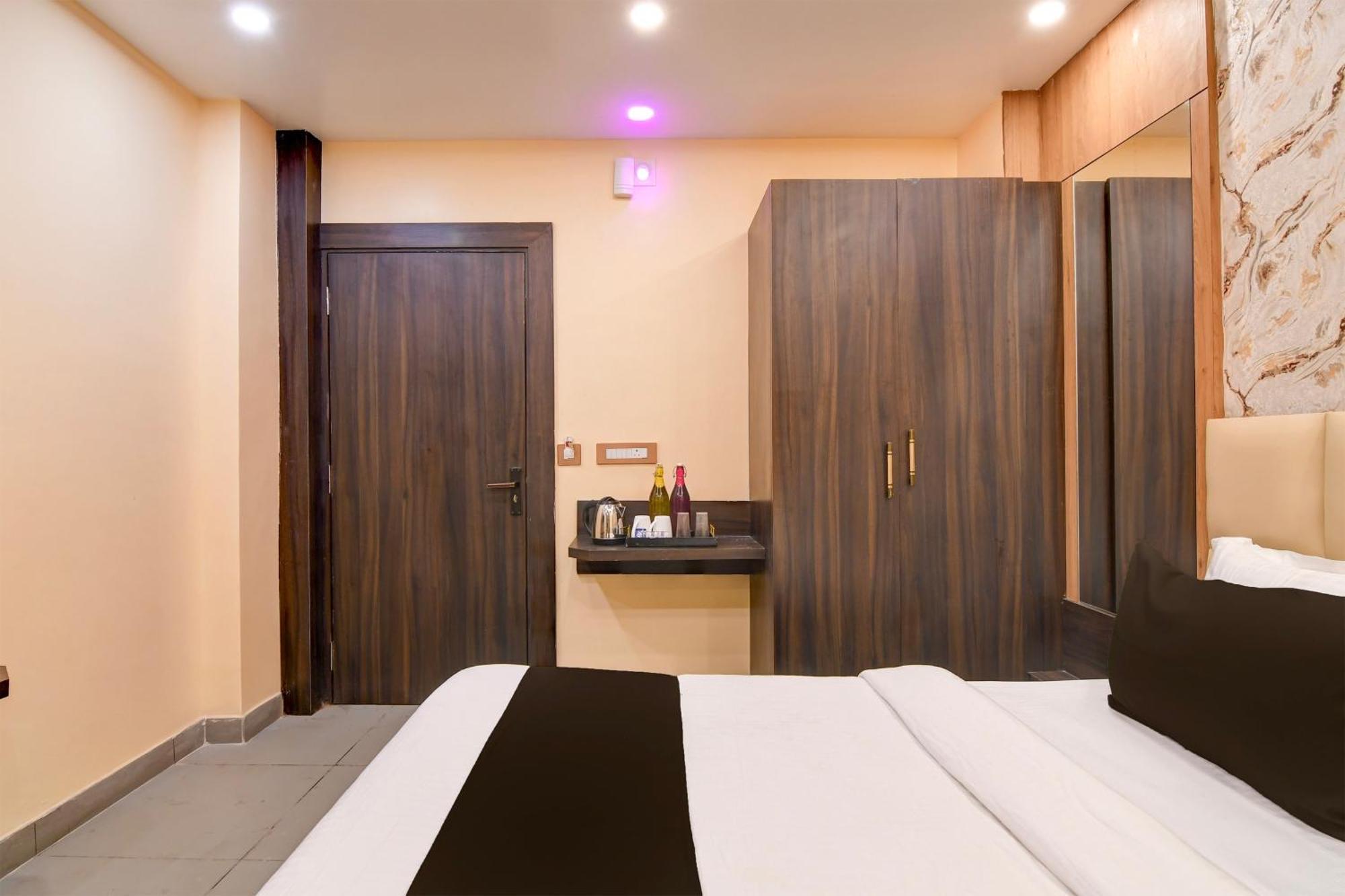 Super Townhouse Oak Bulbuli Neer Hotel Kolkata Ngoại thất bức ảnh